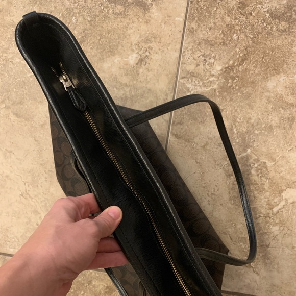 Coach Handbag 👜 - Picture 2 of 6